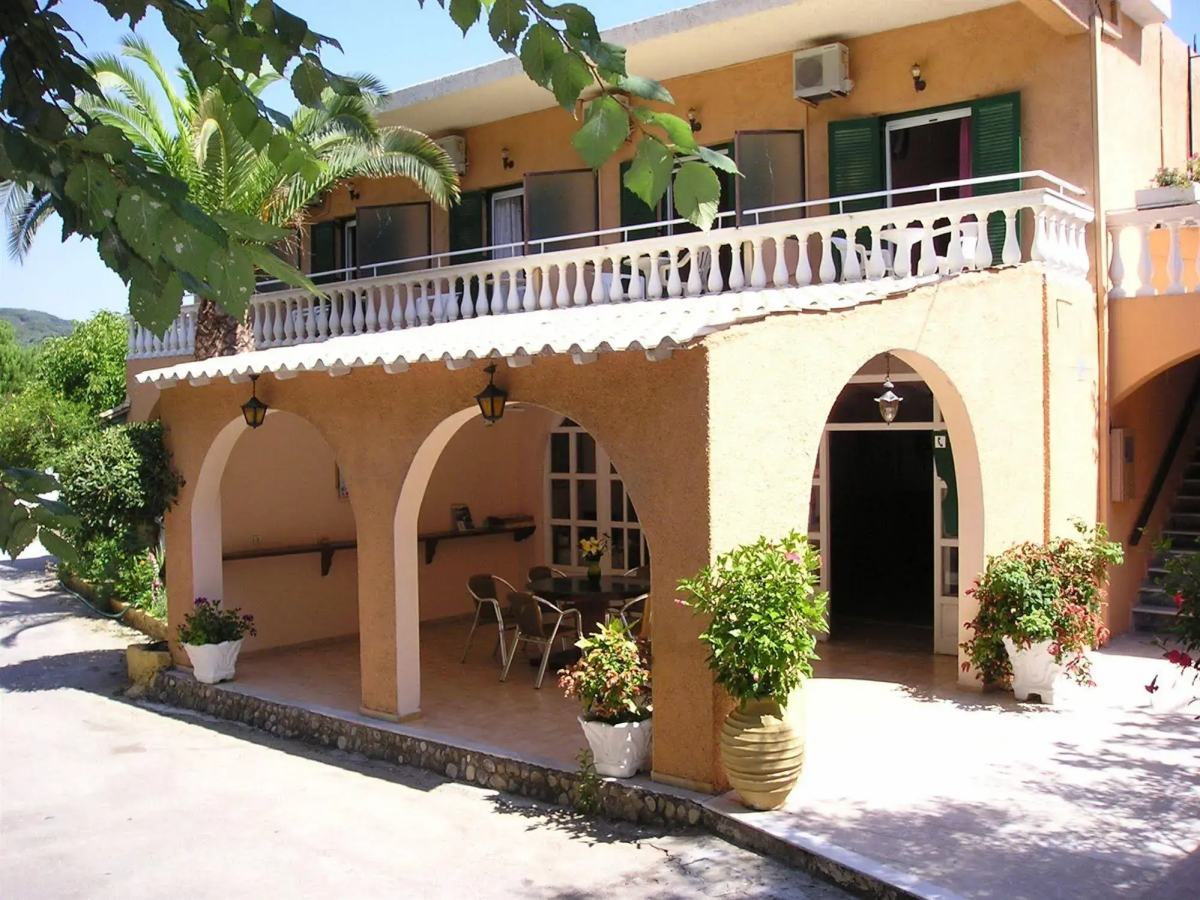 River Studios & Apartments