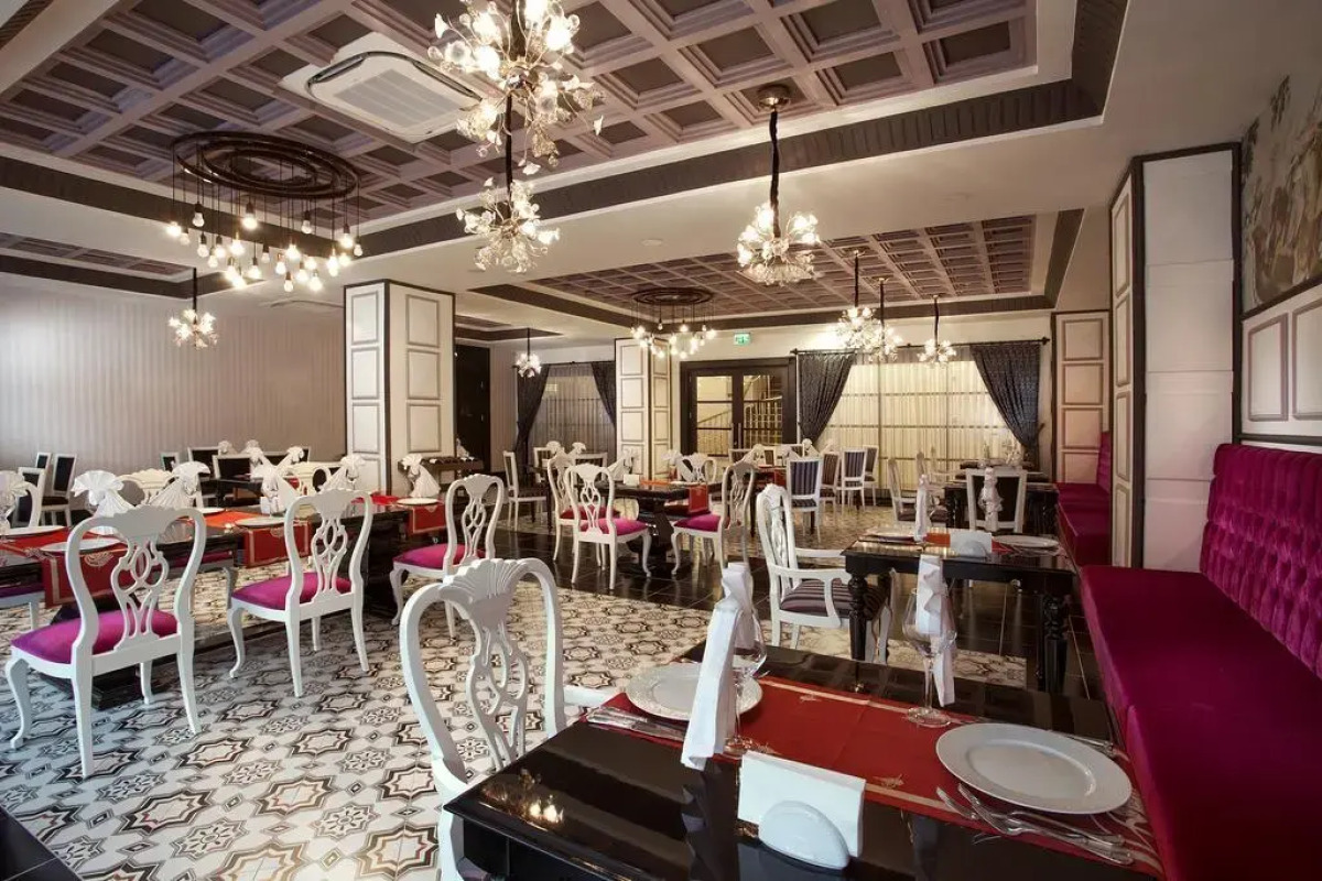 Hotel Orange Palace Side