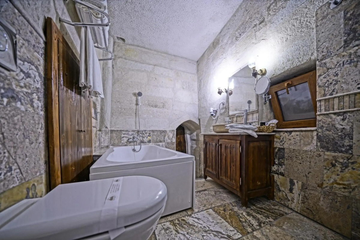 Maccan Cave Hotel