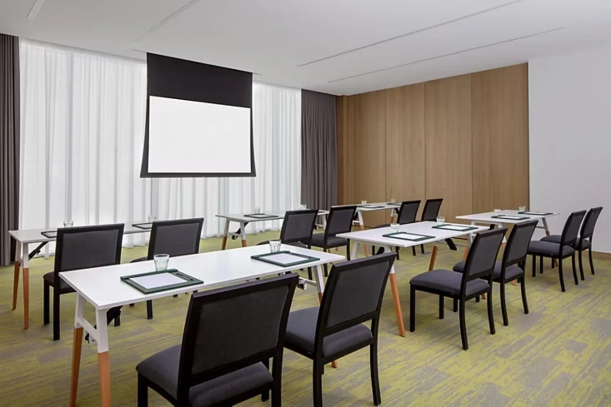 Отель Holiday Inn Dubai Business Bay
