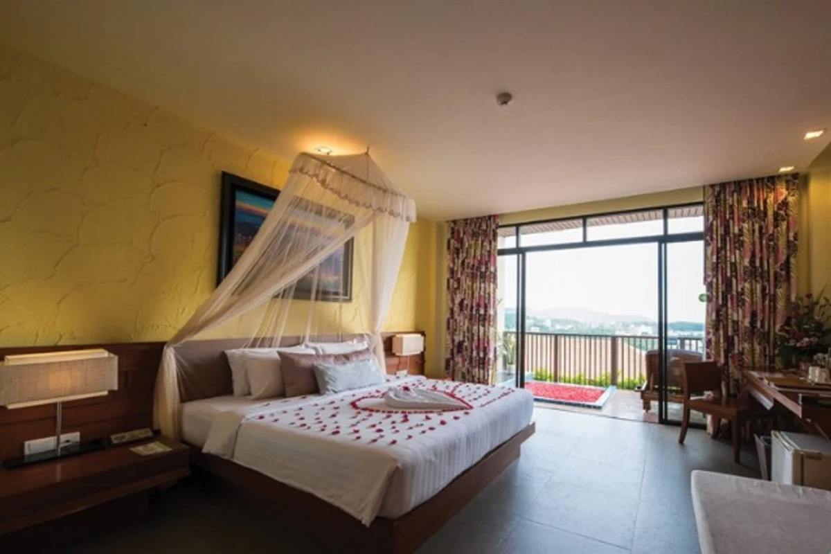 Отель Karon Phunaka Resort & Spa