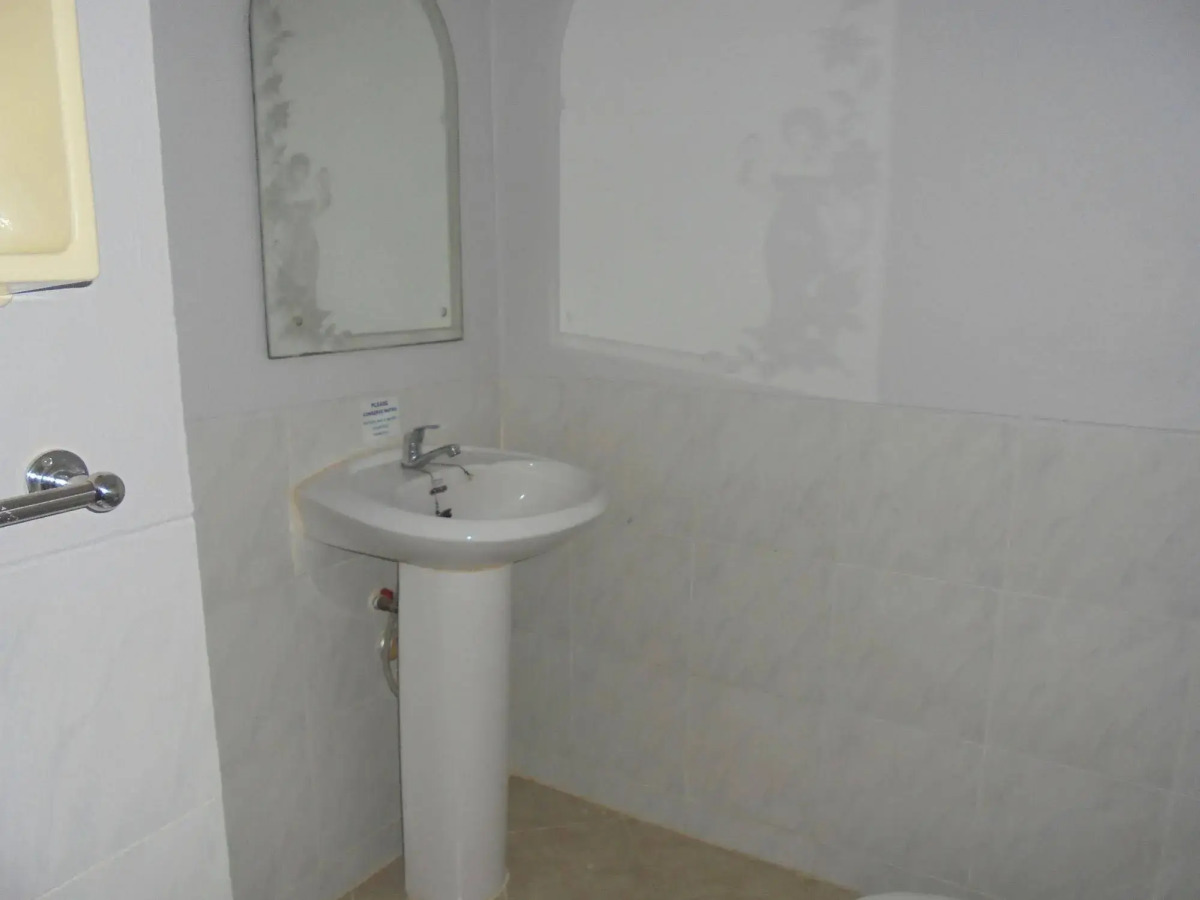 Robin’s Nest Guesthouse & Restaurant