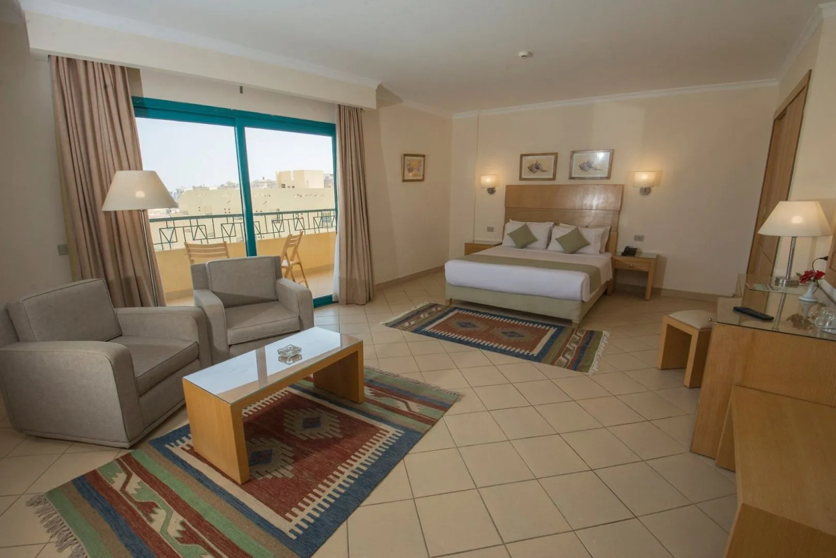 Eagles Downtown Zahabia & Beach Resort