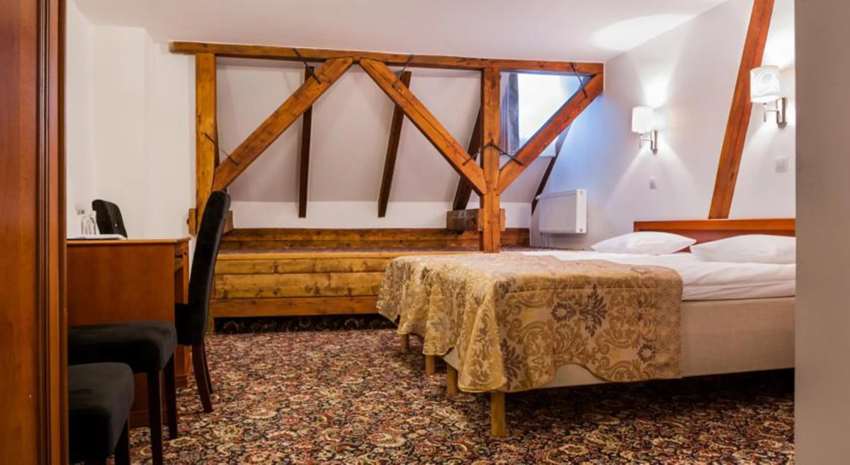 Отель Three Crowns Residents