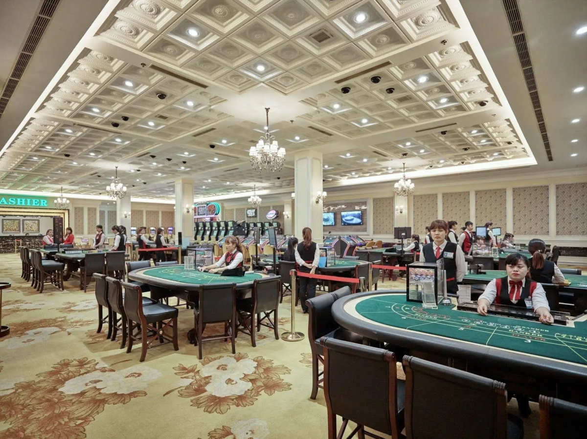 Royal Halong Hotel