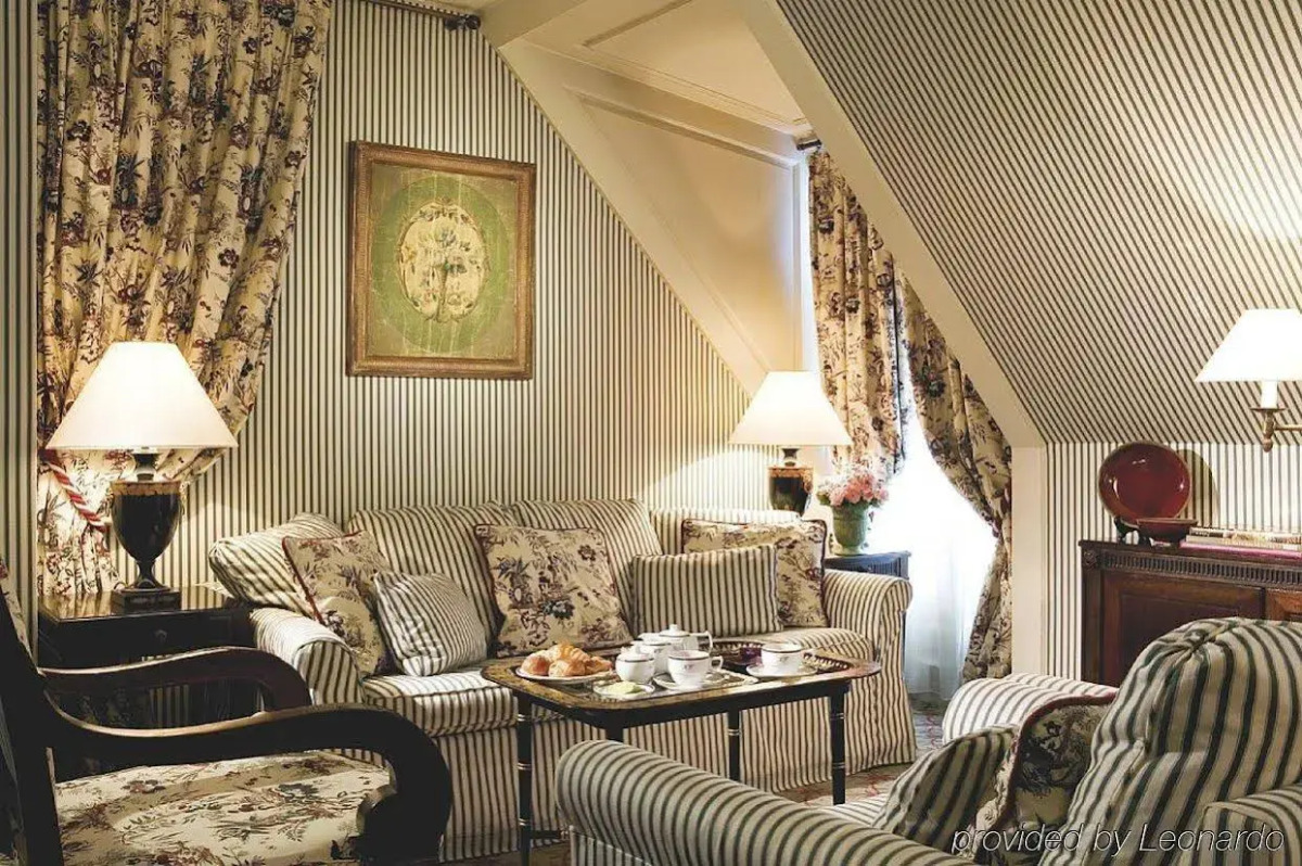 Le Dokhan’s Paris Arc de Triomphe, a Tribute Portfolio Hotel