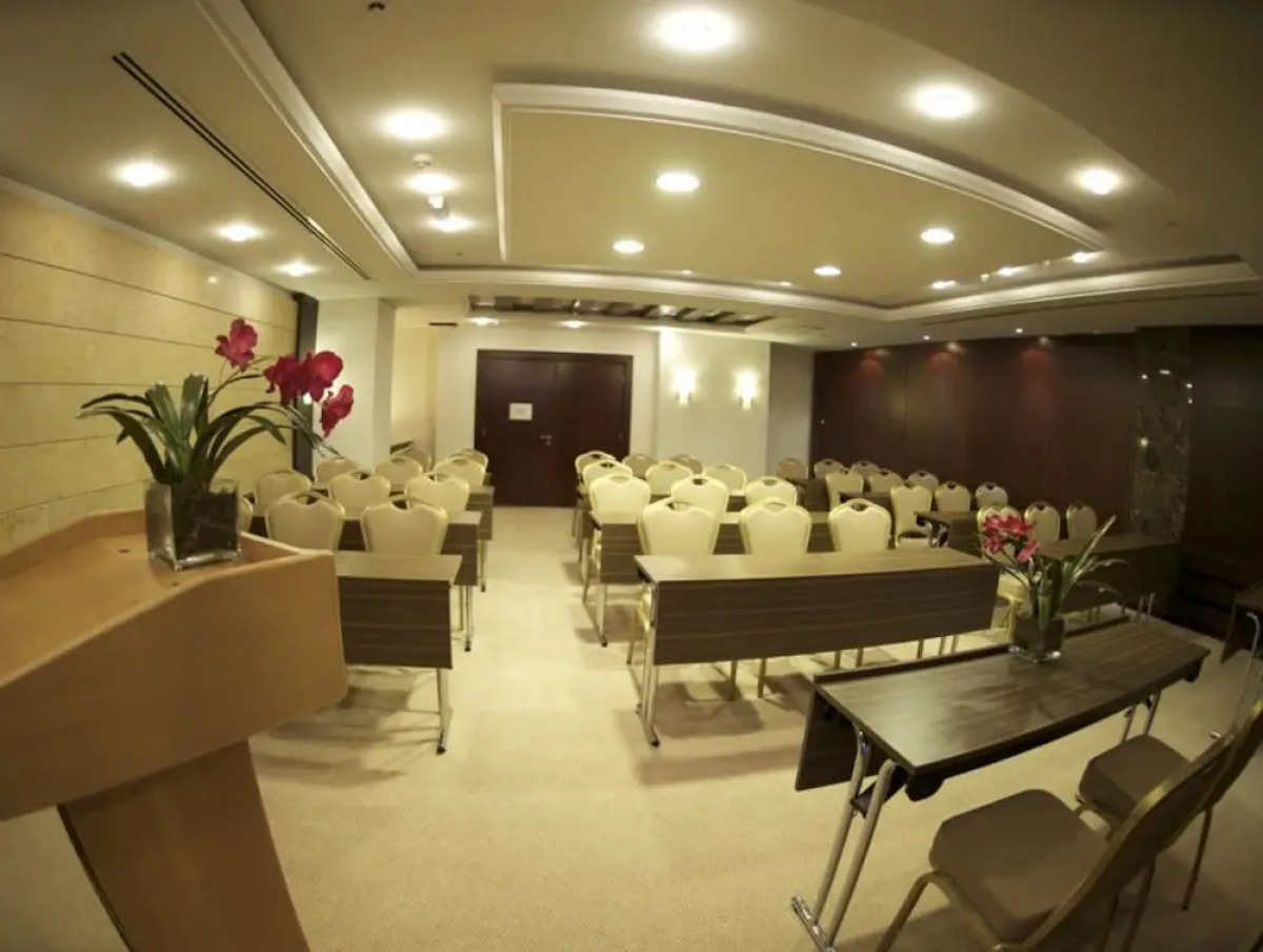 Отель Grand Belle Vue 