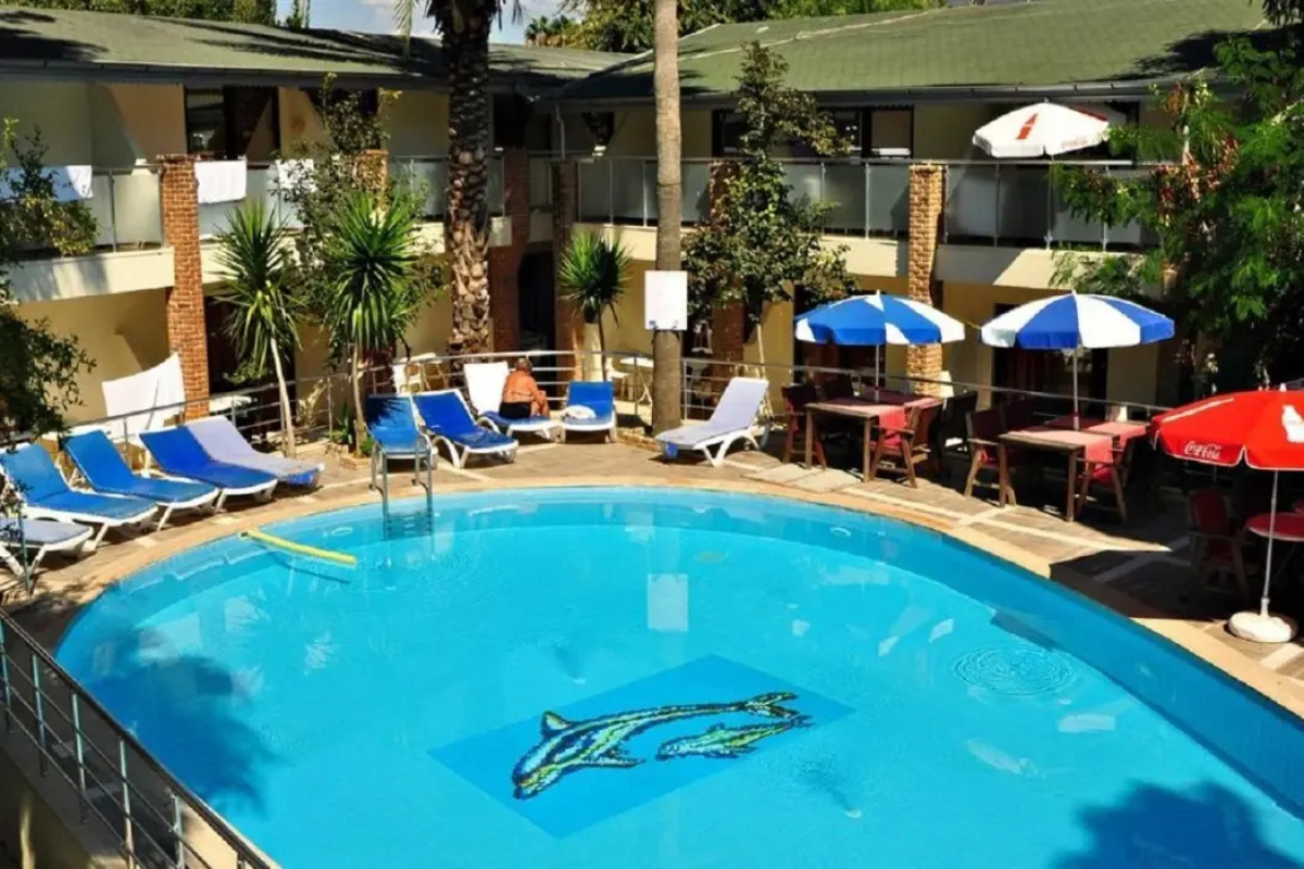 Tropic Beach Club Side