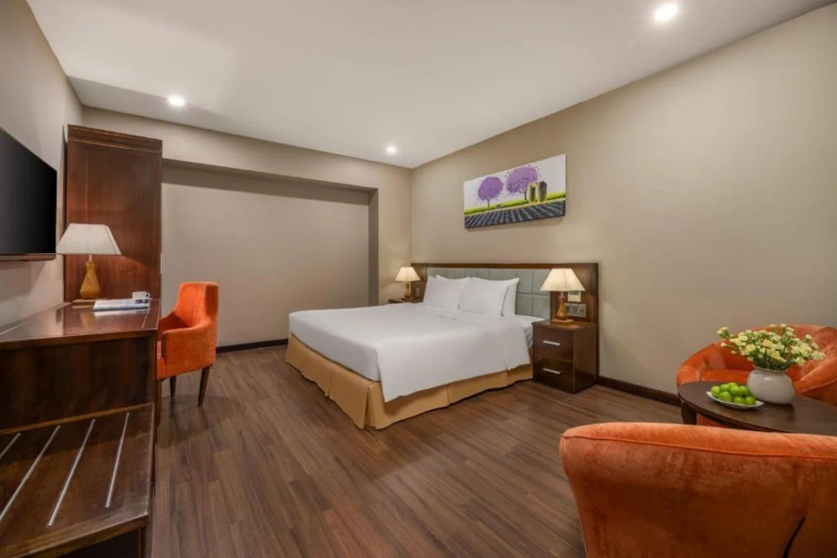 Yarra Ocean Suites Danang