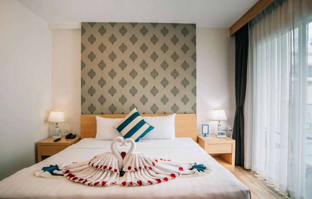 iCheck inn Central Patong