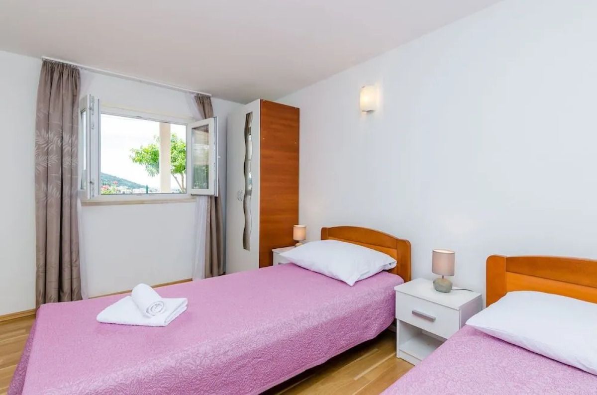 Apartments & Room Lino