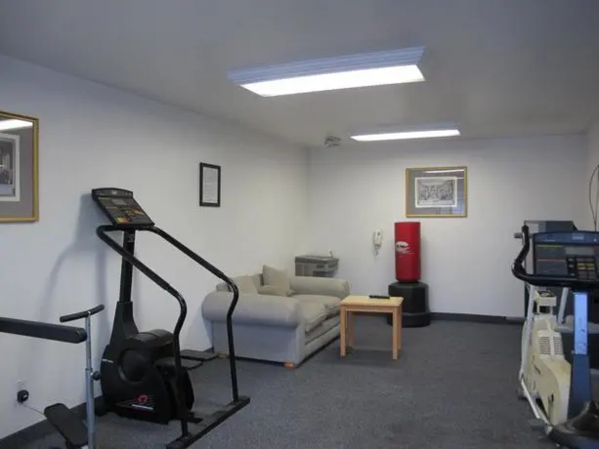 Econo Lodge Inn & Suites Central