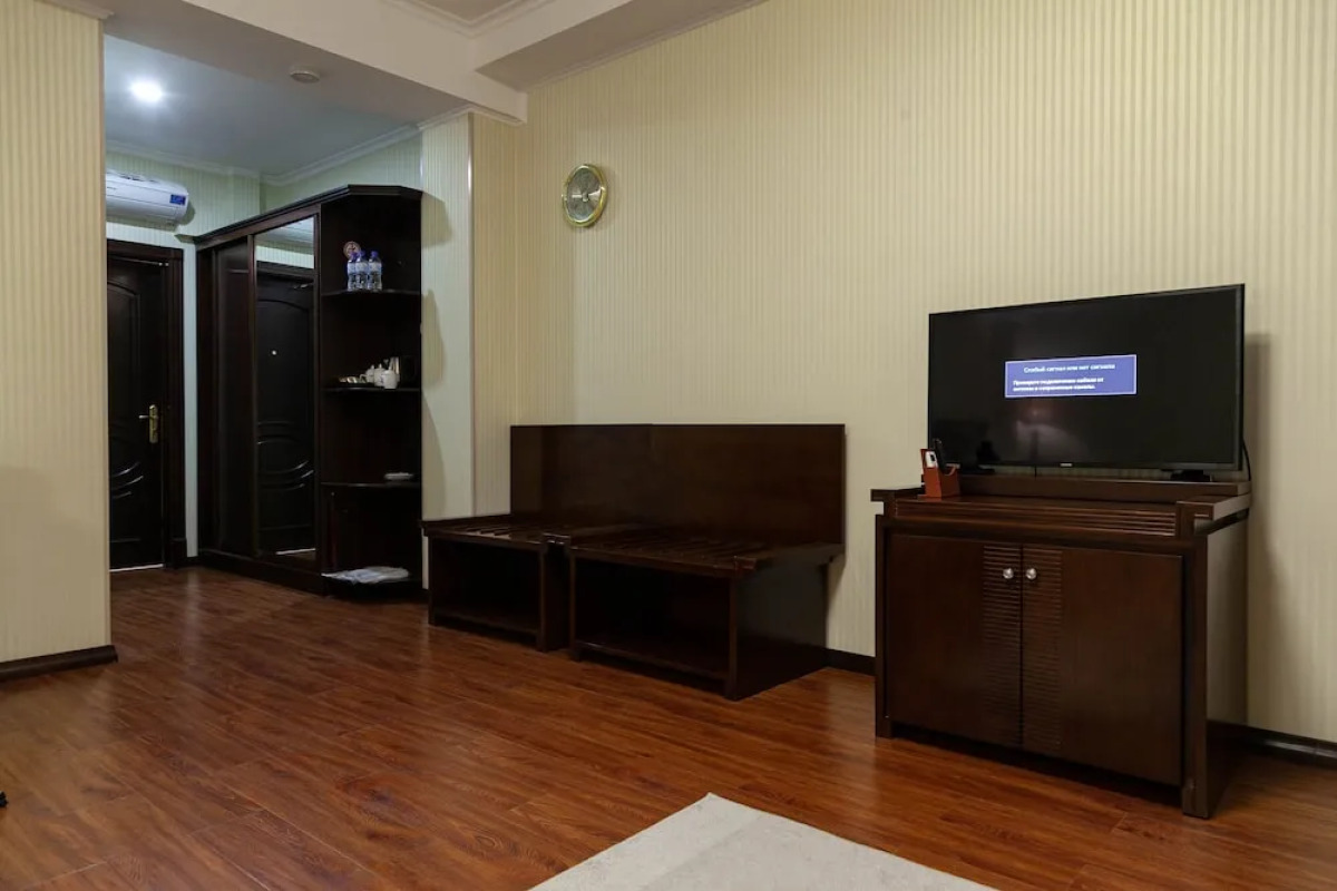 Отель Zargaron Plaza