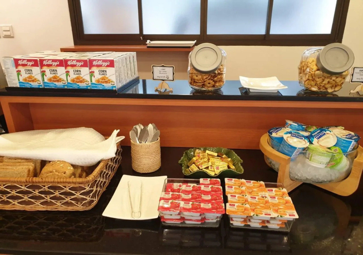 Boutique Poo-Yai Lee