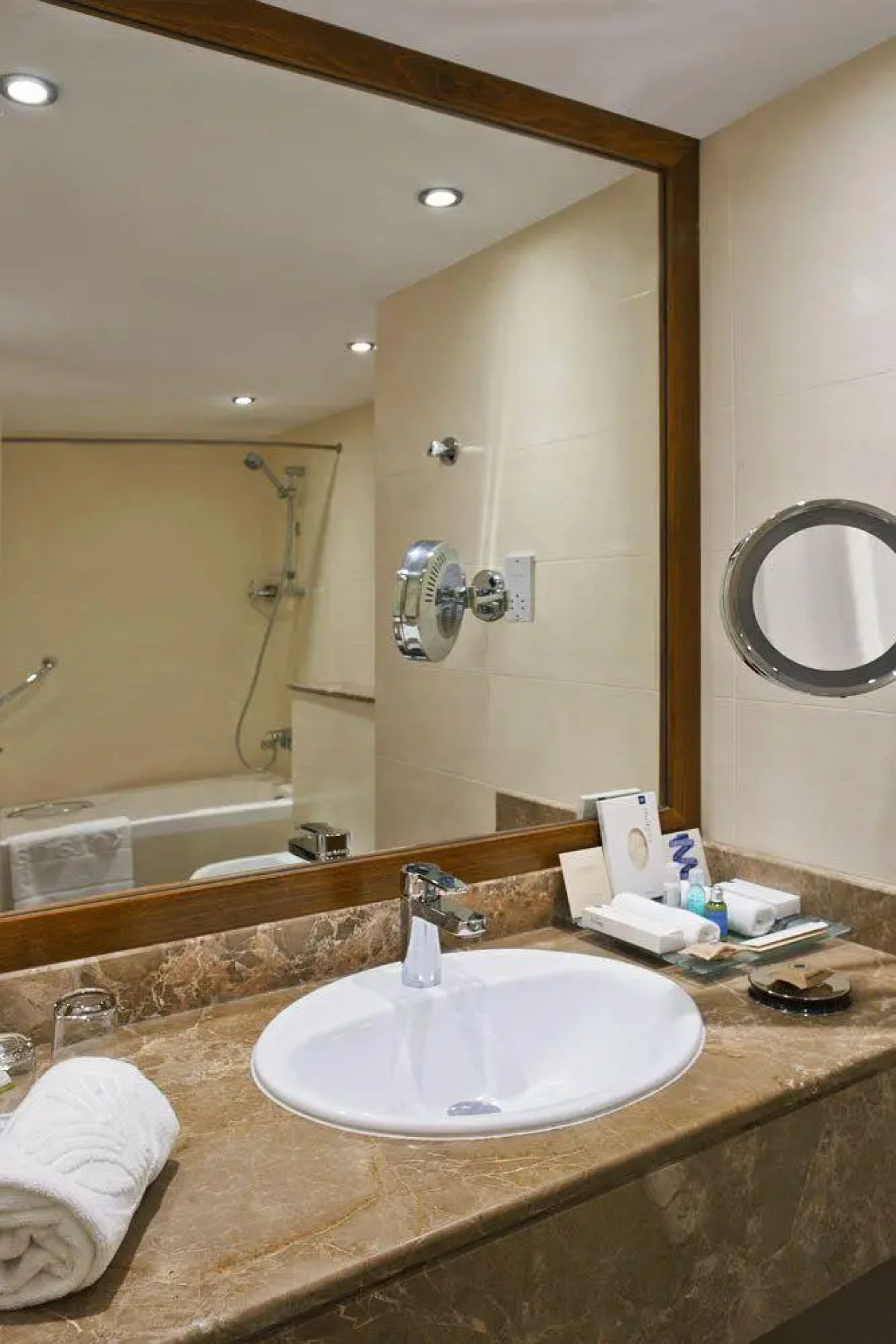 Jumeira Rotana Hotel