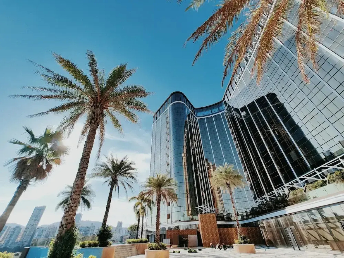 YOHO Treasure Island Hotel