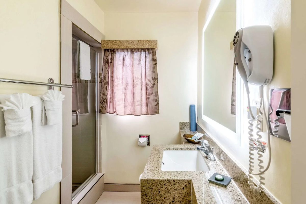 Inn at 50 at Long Beach Convention Center