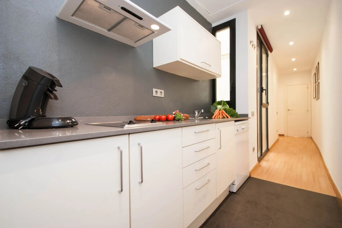 Liceu Apartments by gaiarooms