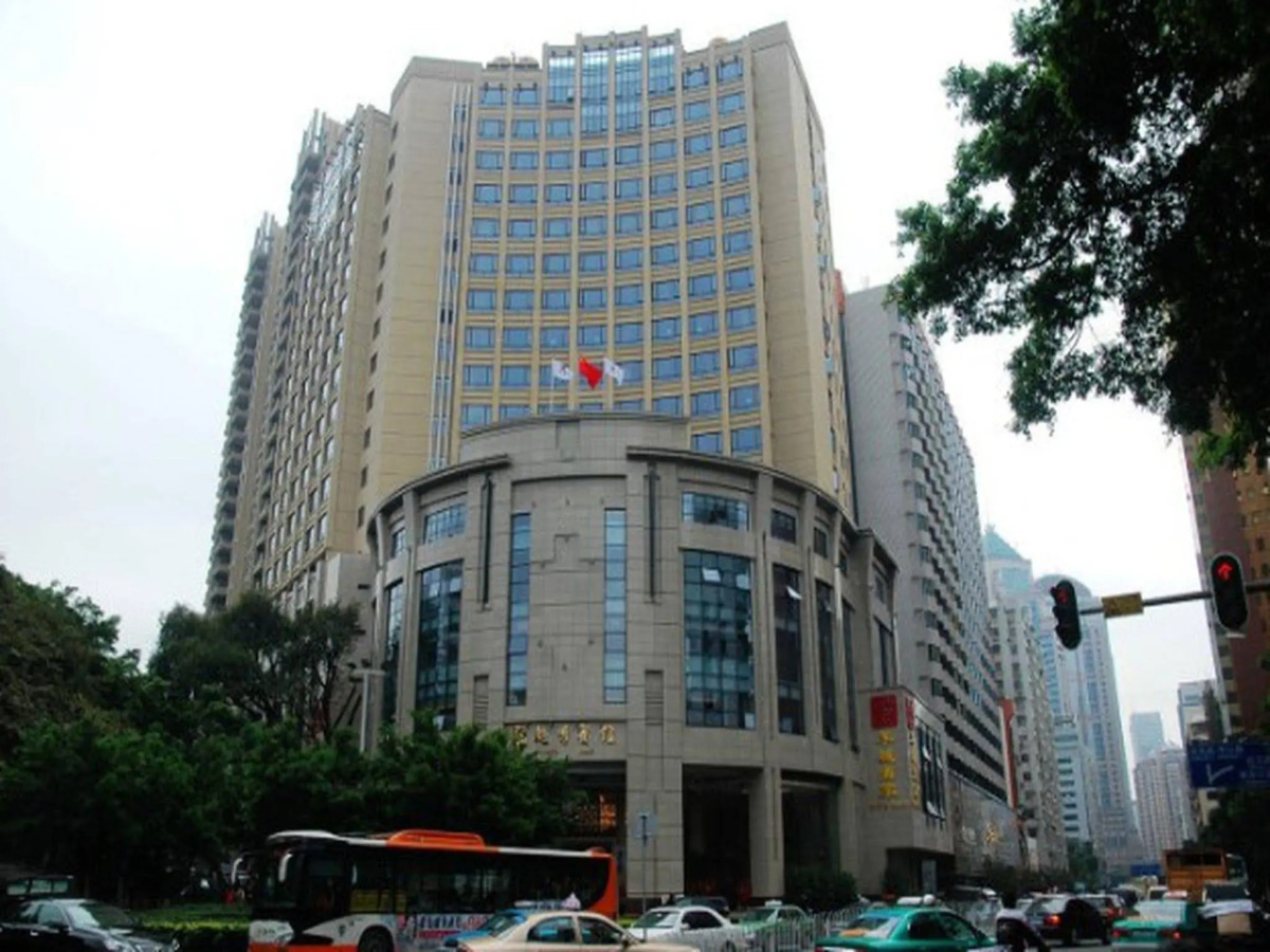 Yuexiu Hotel Guangzhou,Curio Collection by Hilton-Free shuttle between hotel and Exhibition Center during Canton Fair & Exhibitor Registration Counter