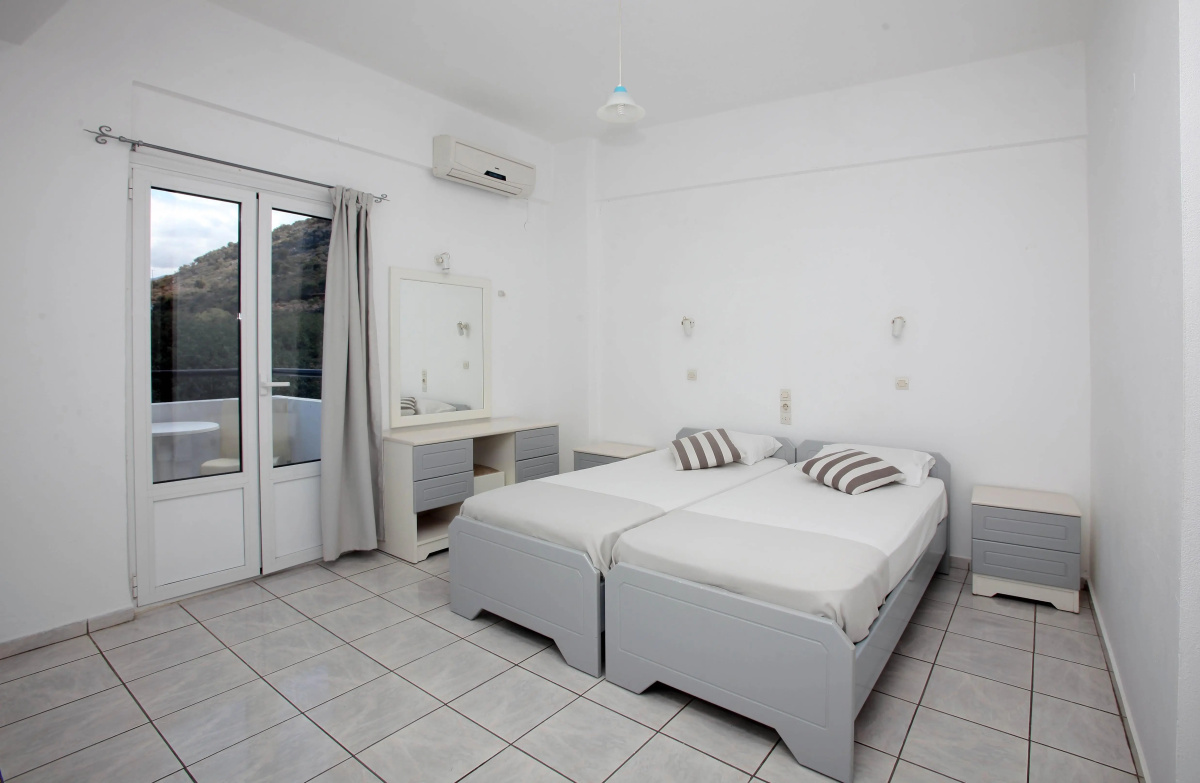Iraklis Studios & Apartments