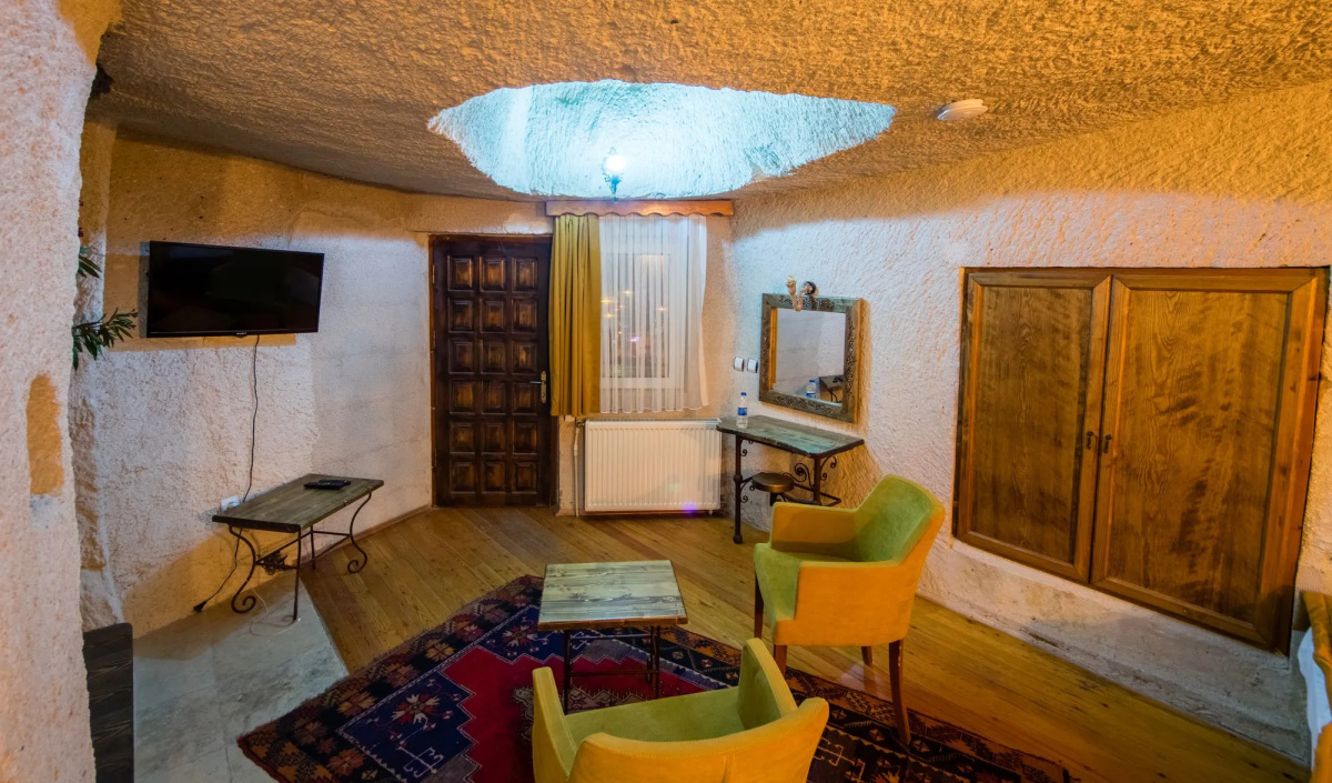 Elite Cave Suites