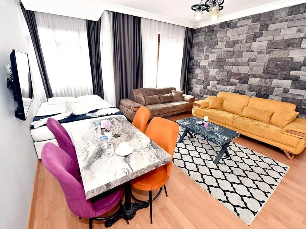 Royal Garden Suite Hotel