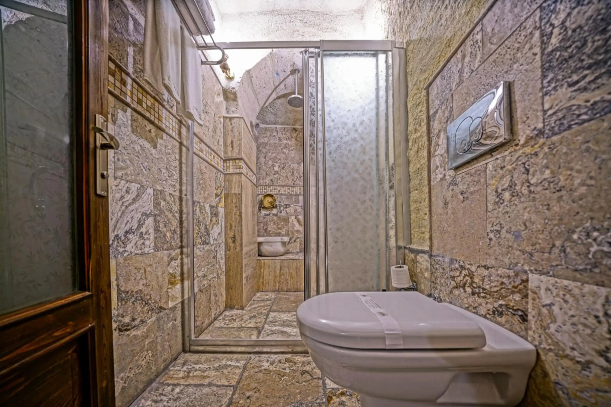 Maccan Cave Hotel
