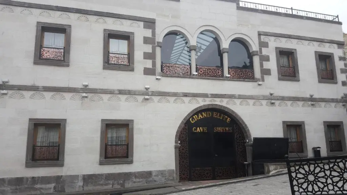 Grand Elite Cave Suites