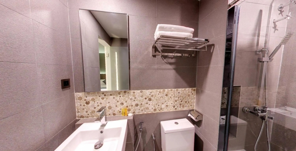 Flora by Crossroads Hotel