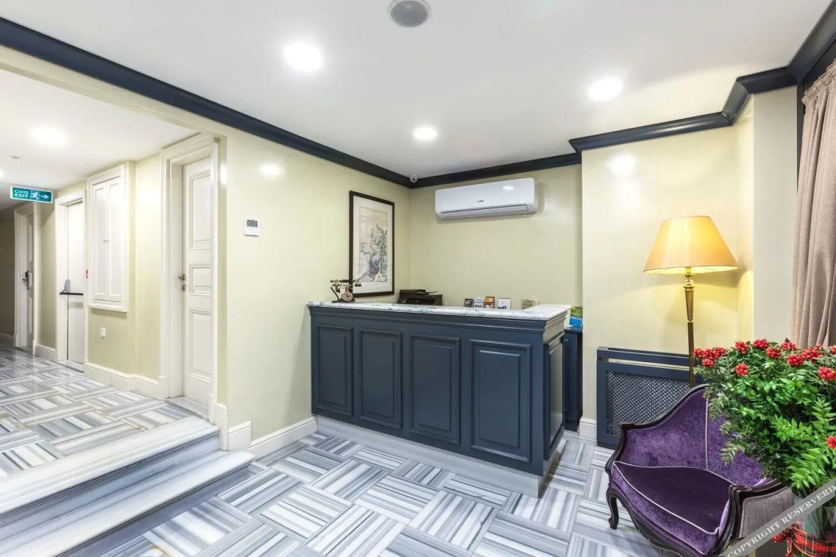 Meroddi La Porta Hotel