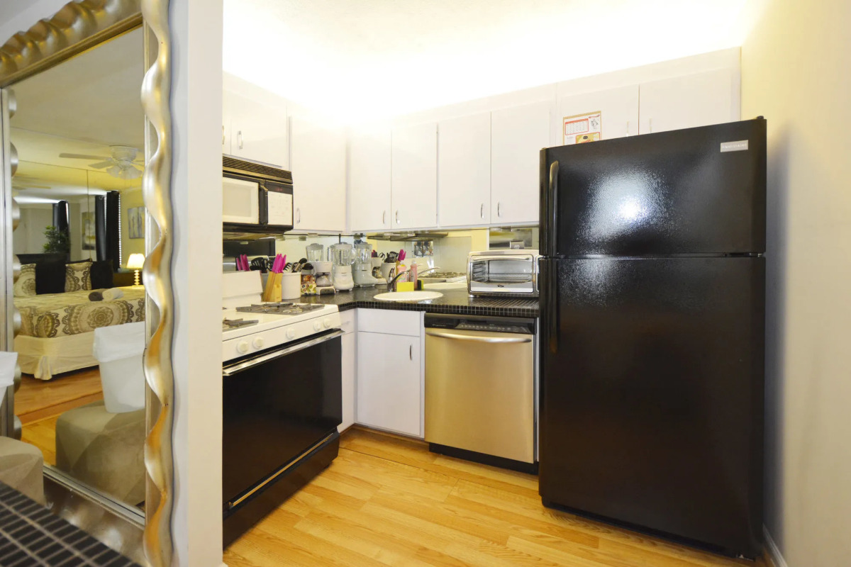 Art Deco Ocean Walk Apartments