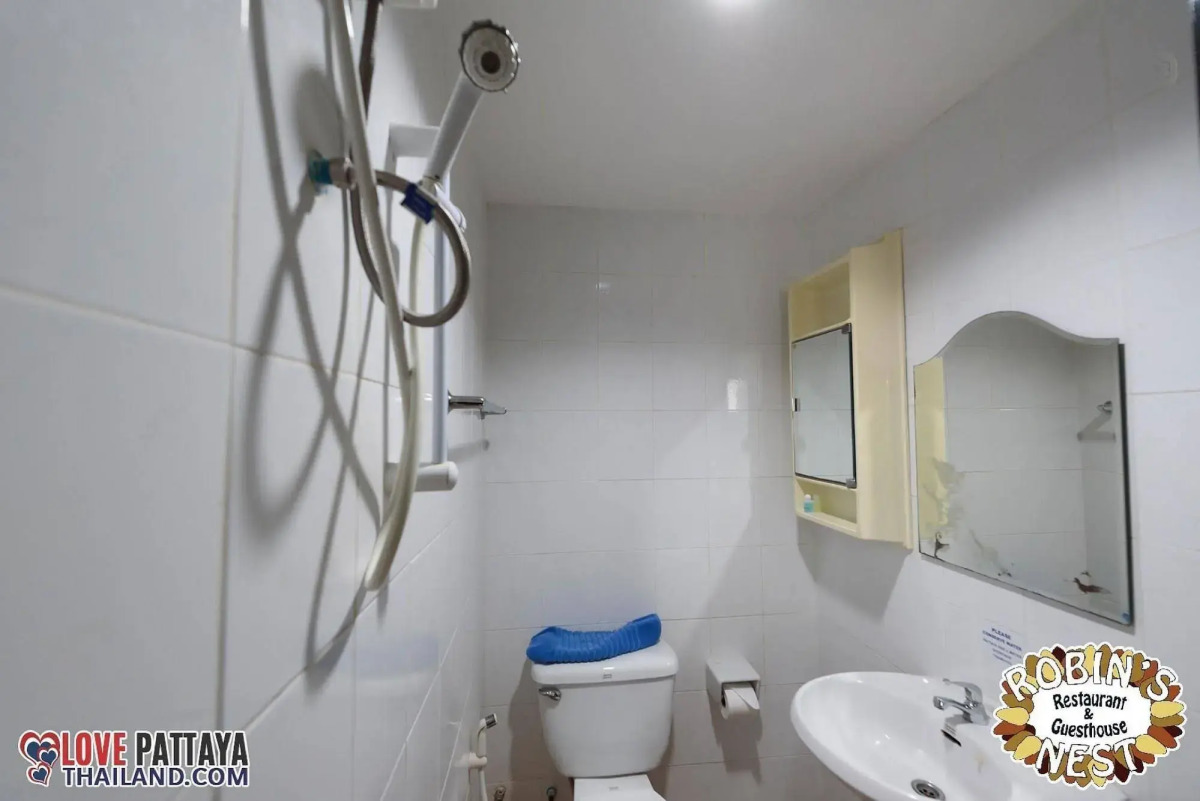 Robin’s Nest Guesthouse & Restaurant