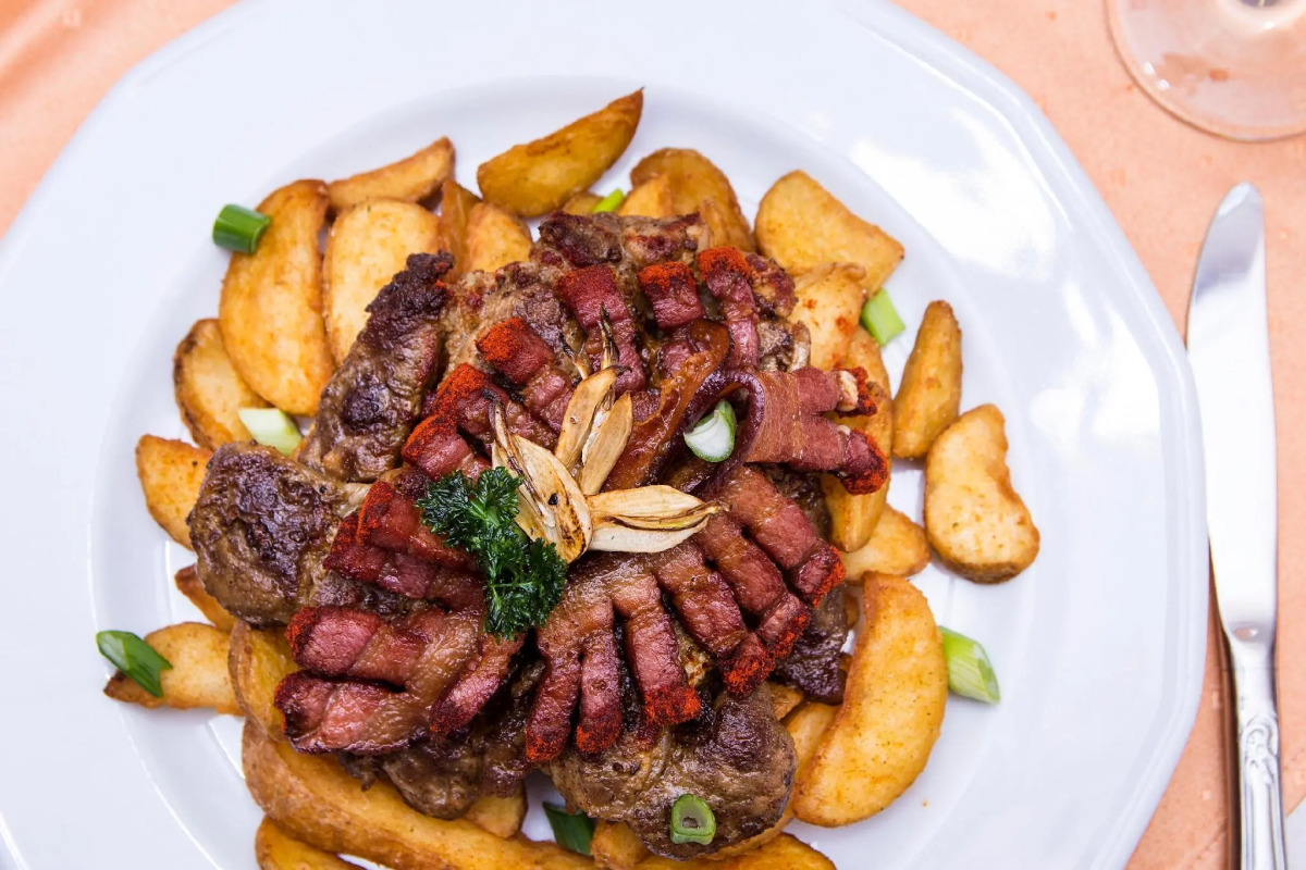 Fried Castle Hotel and Restaurant