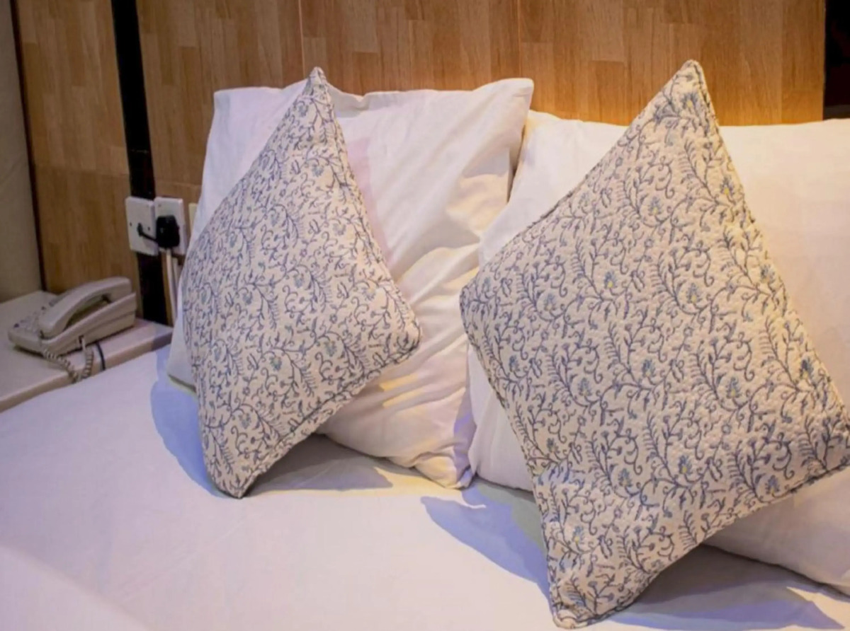 OYO 1118 Sharjah Plaza Hotel