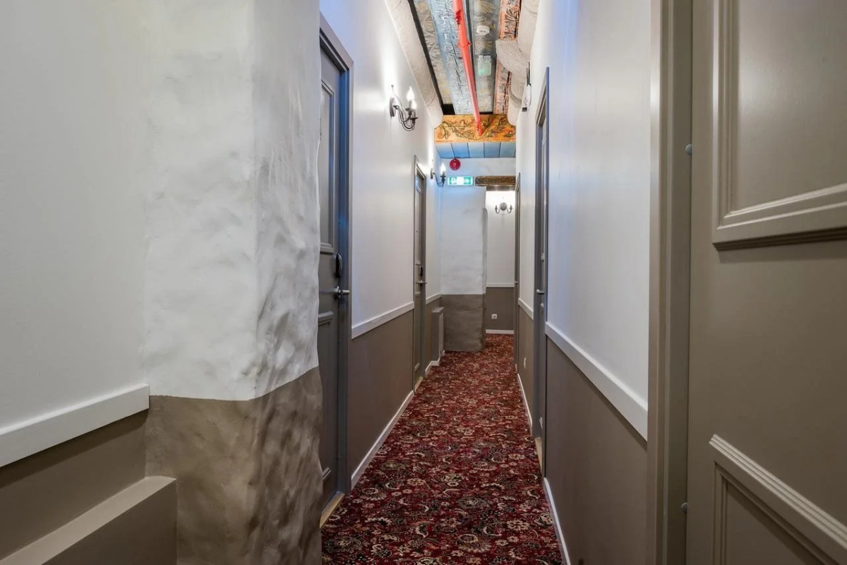 Отель Three Crowns Residents