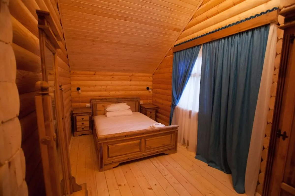 Отель «Шишки на Лампушке — Русская деревня»