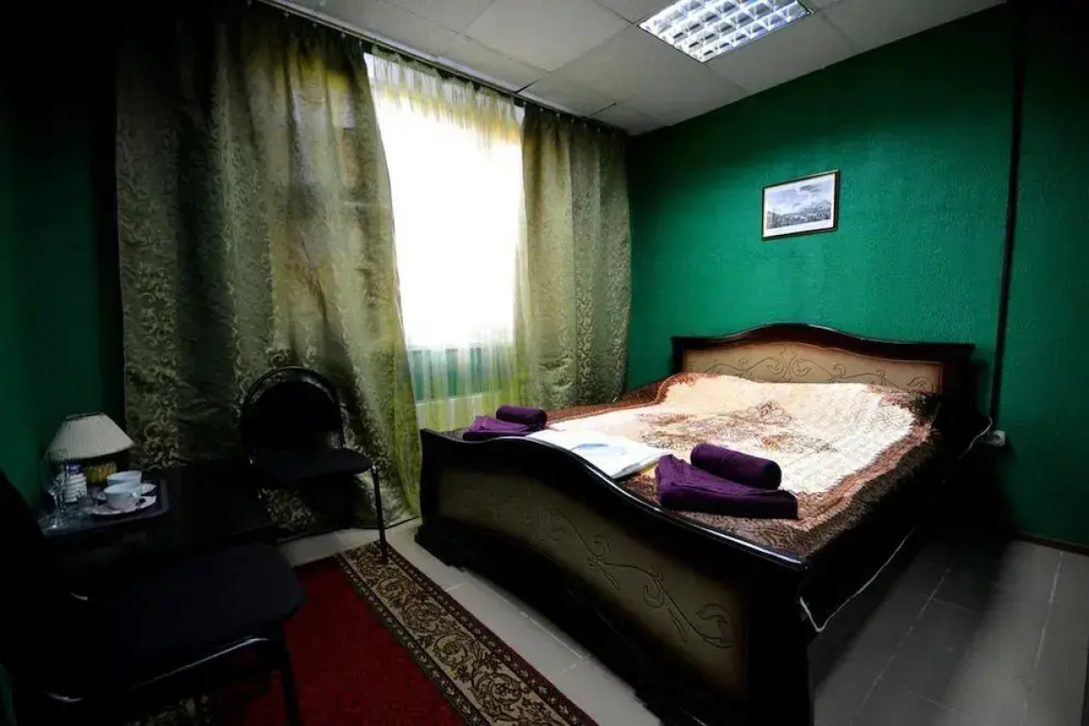 Часы Бунинская аллея