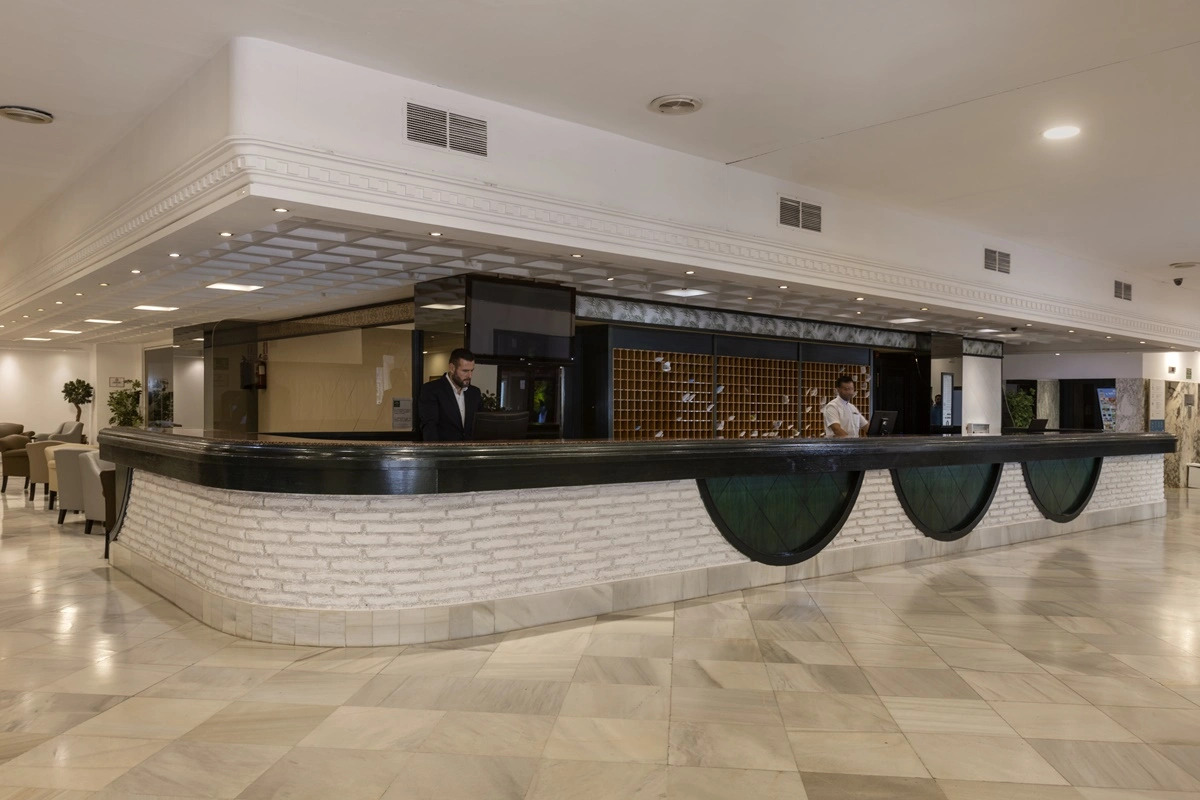 Отель Las Palmeras Affiliated by FERGUS 