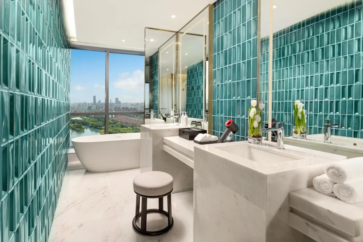 HUALUXE Shanghai Changfeng Park by IHG