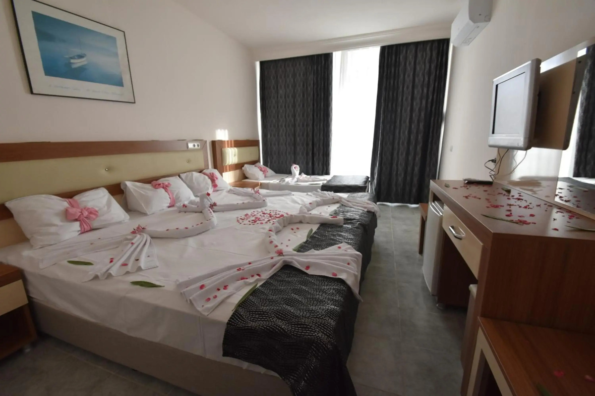 Vi̇va Beach Hotel