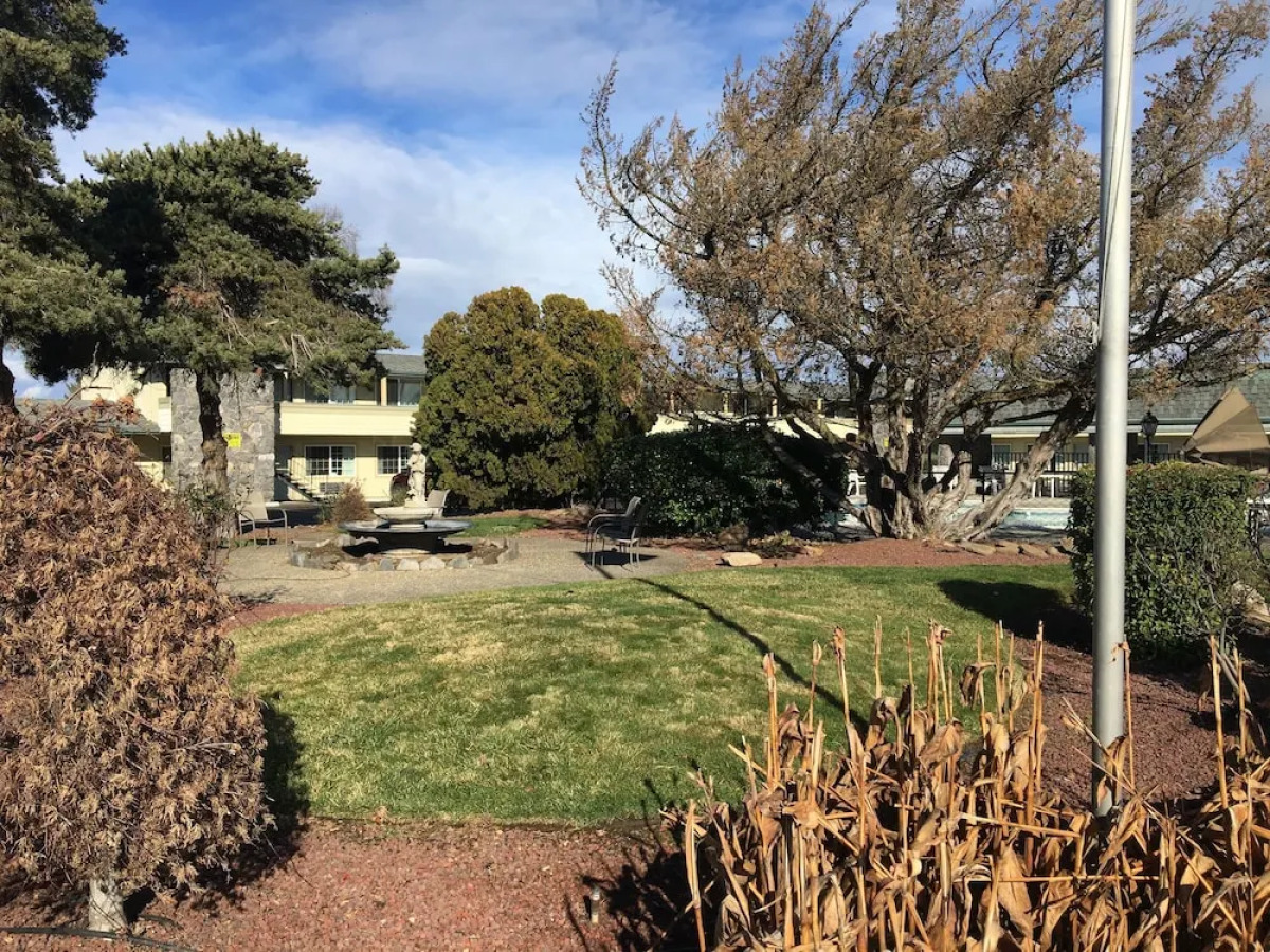 Econo Lodge Inn & Suites Central