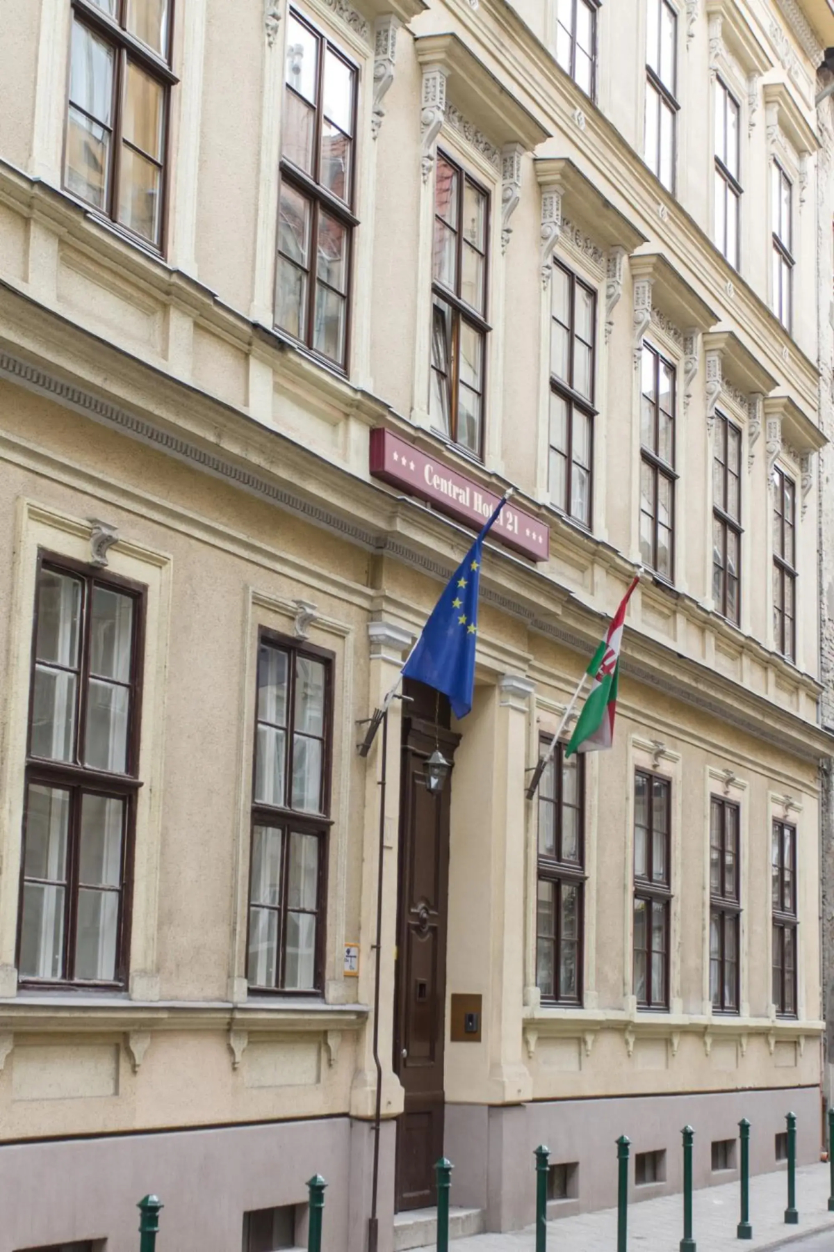 Central Hotel 21