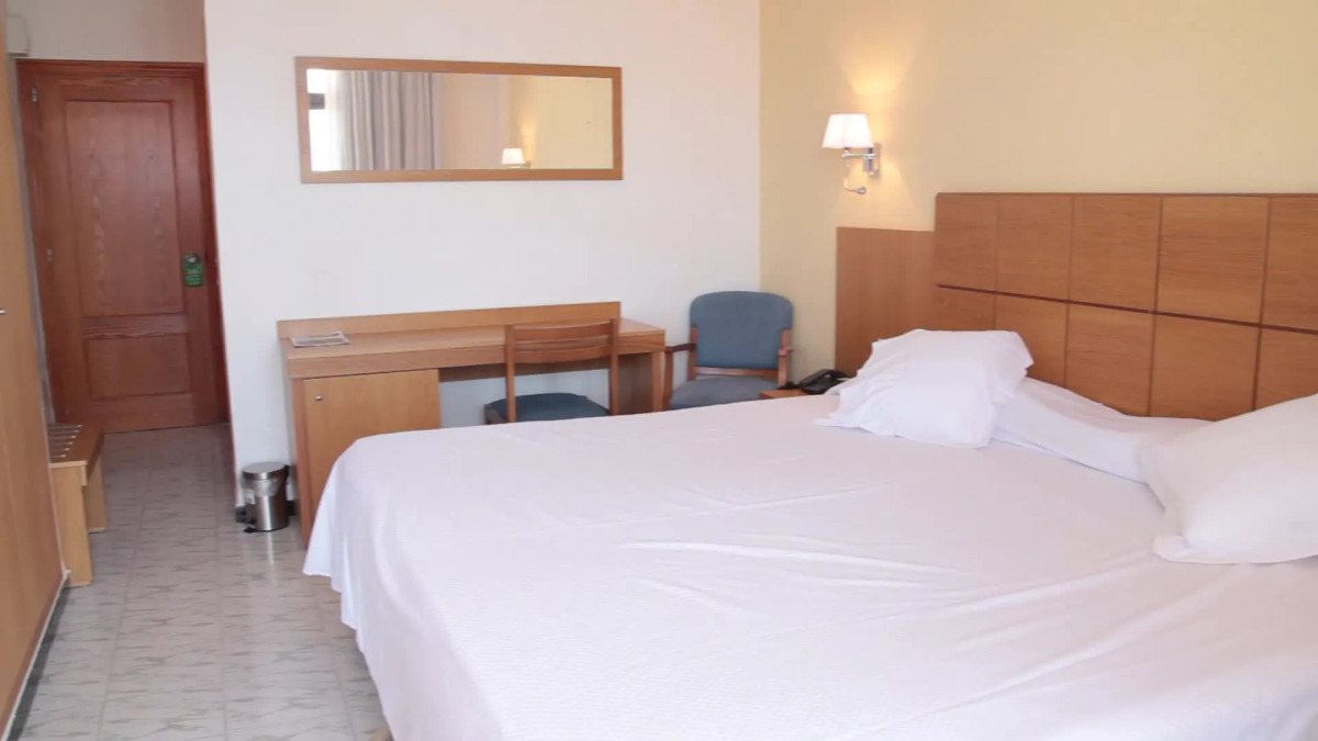 Отель Amic Miraflores