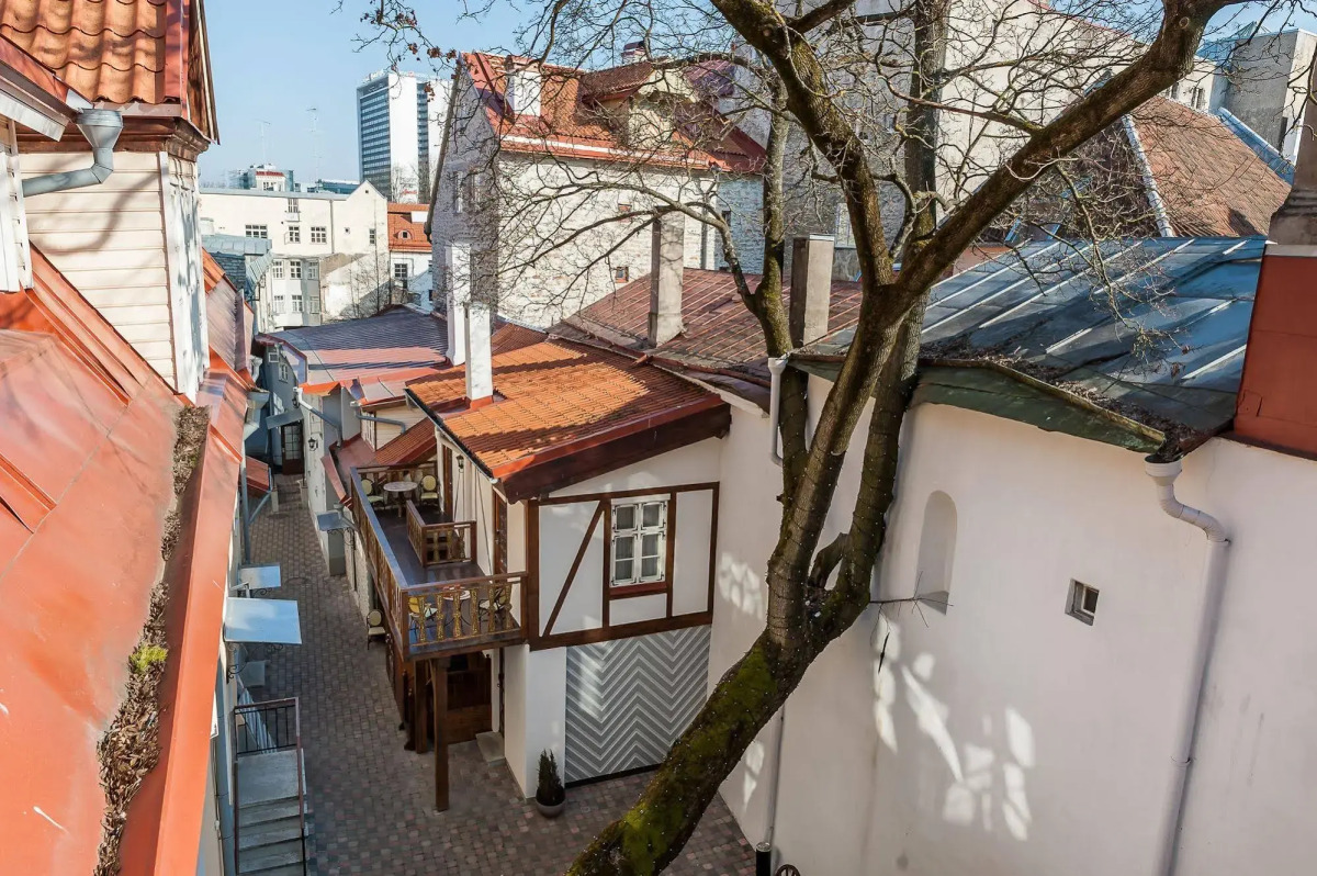 Отель Three Crowns Residents