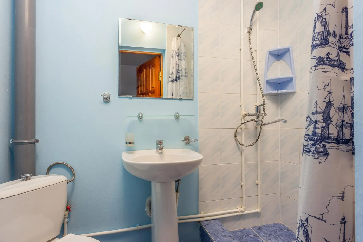 Азов Холидей