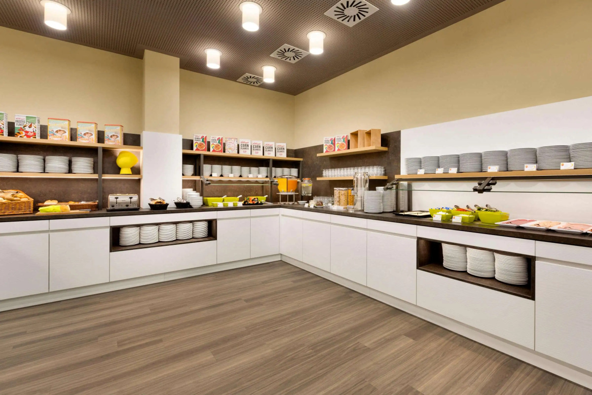 Super 8 by Wyndham Freiburg