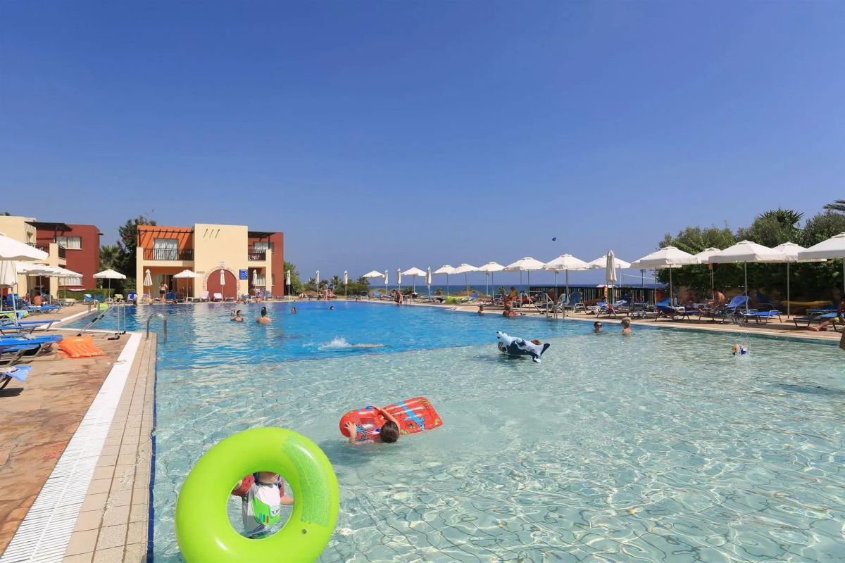 Panas Holiday Village