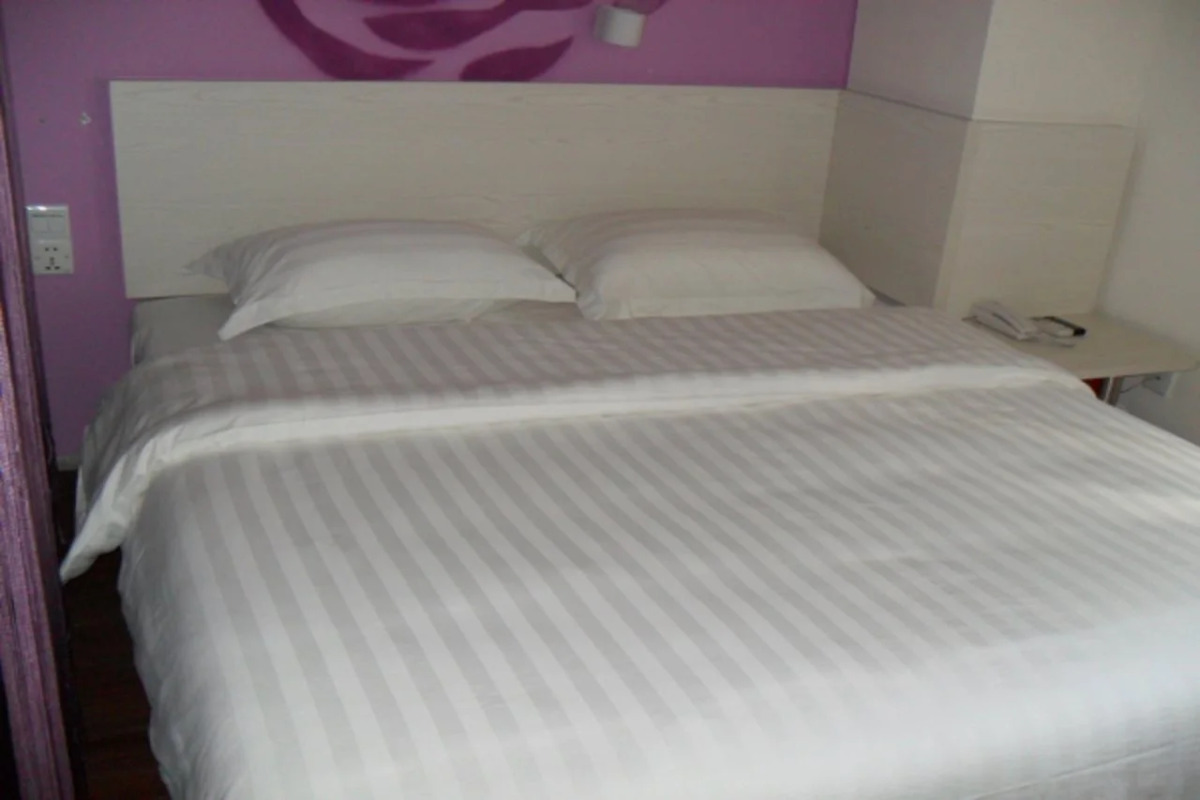 V8 Hotel Xi Cun Branch