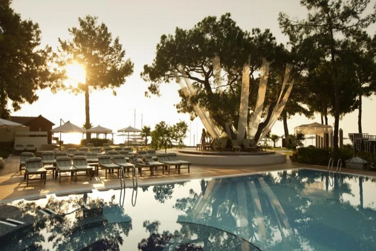 Robinson Camyuva - Adults only