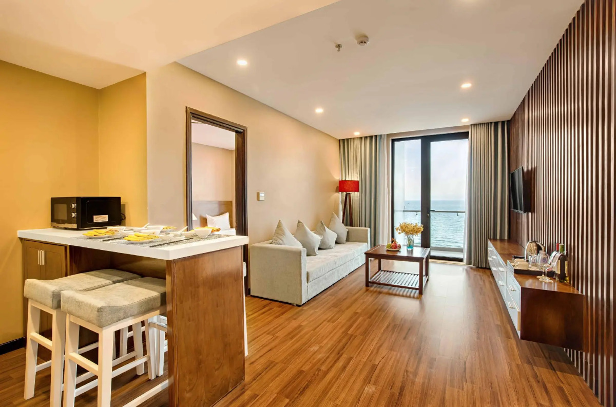 Yarra Ocean Suites Danang